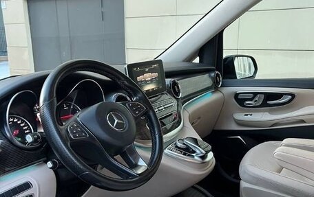 Mercedes-Benz V-Класс, 2019 год, 5 500 000 рублей, 10 фотография