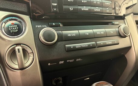 Toyota Land Cruiser 200, 2011 год, 3 199 900 рублей, 14 фотография