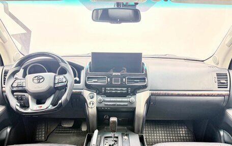 Toyota Land Cruiser 200, 2011 год, 3 199 900 рублей, 18 фотография