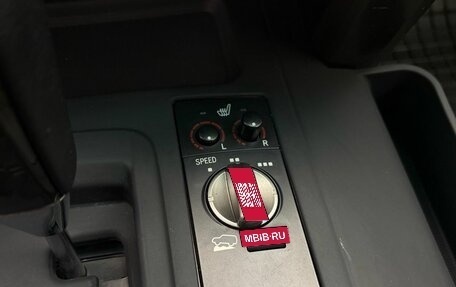 Toyota Land Cruiser 200, 2011 год, 3 199 900 рублей, 15 фотография