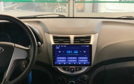 Hyundai Solaris II рестайлинг, 2013 год, 900 681 рублей, 12 фотография
