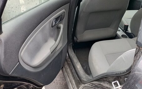 SEAT Ibiza III рестайлинг, 2003 год, 150 000 рублей, 11 фотография