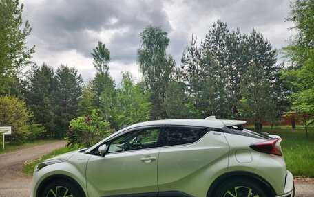 Toyota C-HR I рестайлинг, 2019 год, 2 200 000 рублей, 3 фотография