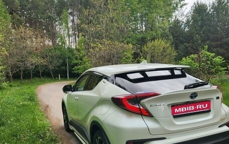 Toyota C-HR I рестайлинг, 2019 год, 2 200 000 рублей, 4 фотография