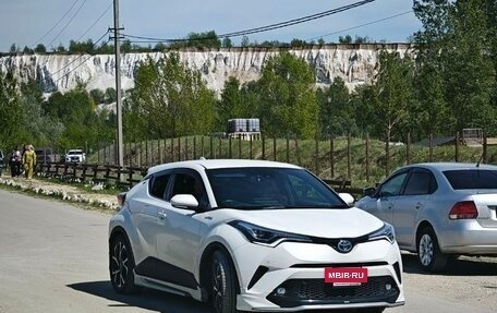 Toyota C-HR I рестайлинг, 2019 год, 2 200 000 рублей, 5 фотография