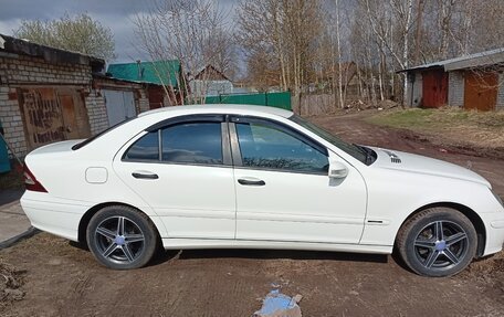 Mercedes-Benz C-Класс, 2004 год, 870 000 рублей, 4 фотография