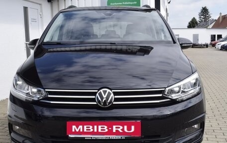 Volkswagen Touran III, 2024 год, 4 418 000 рублей, 2 фотография