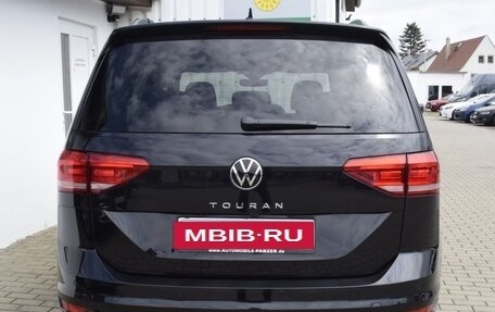 Volkswagen Touran III, 2024 год, 4 418 000 рублей, 4 фотография