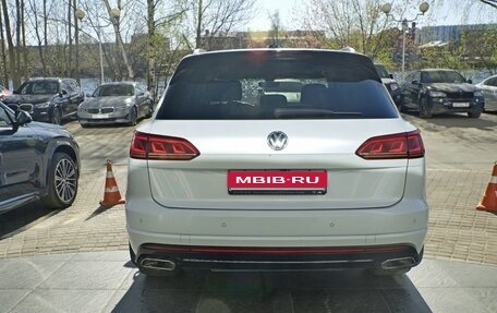 Volkswagen Touareg III, 2018 год, 4 690 000 рублей, 1 фотография