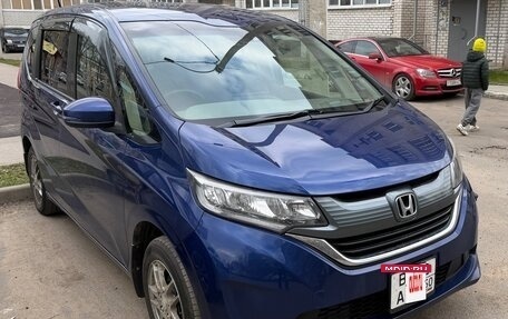 Honda Freed II, 2017 год, 1 400 000 рублей, 2 фотография