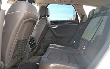 Volkswagen Touareg III, 2018 год, 4 690 000 рублей, 9 фотография