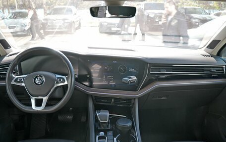 Volkswagen Touareg III, 2018 год, 4 690 000 рублей, 16 фотография