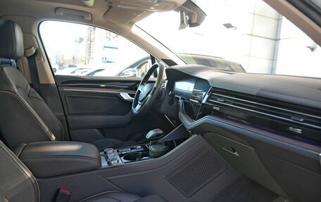 Volkswagen Touareg III, 2018 год, 4 690 000 рублей, 17 фотография