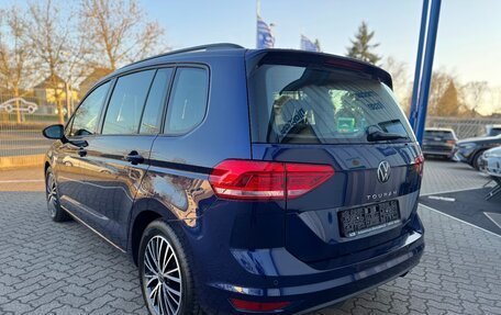 Volkswagen Touran III, 2024 год, 4 714 000 рублей, 4 фотография
