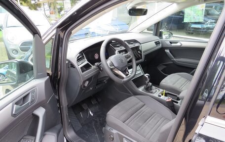 Volkswagen Touran III, 2023 год, 4 488 910 рублей, 6 фотография