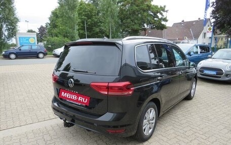 Volkswagen Touran III, 2023 год, 4 488 910 рублей, 5 фотография