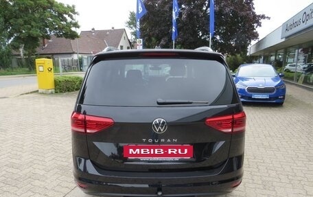 Volkswagen Touran III, 2023 год, 4 488 910 рублей, 4 фотография