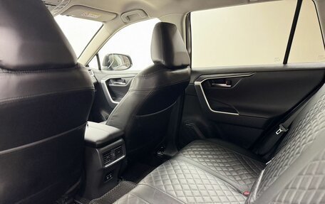 Toyota RAV4, 2021 год, 2 768 000 рублей, 13 фотография