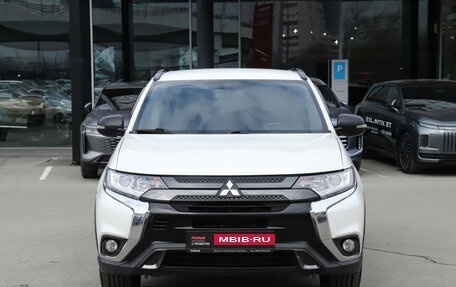 Mitsubishi Outlander III рестайлинг 3, 2020 год, 2 100 000 рублей, 2 фотография