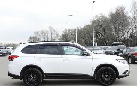 Mitsubishi Outlander III рестайлинг 3, 2020 год, 2 100 000 рублей, 4 фотография