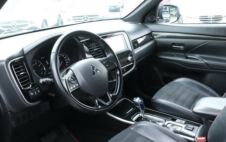 Mitsubishi Outlander III рестайлинг 3, 2020 год, 2 100 000 рублей, 13 фотография