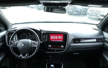 Mitsubishi Outlander III рестайлинг 3, 2020 год, 2 100 000 рублей, 12 фотография