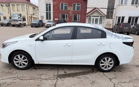 KIA Rio IV, 2017 год, 1 000 000 рублей, 3 фотография
