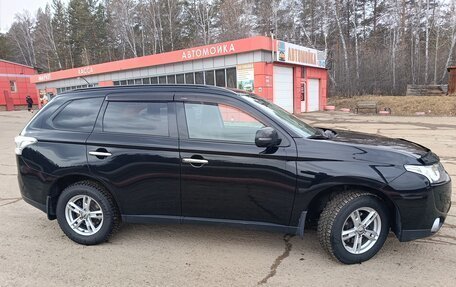 Mitsubishi Outlander III рестайлинг 3, 2012 год, 1 400 000 рублей, 3 фотография
