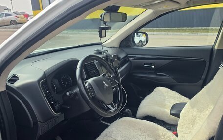 Mitsubishi Outlander III рестайлинг 3, 2018 год, 2 200 000 рублей, 5 фотография