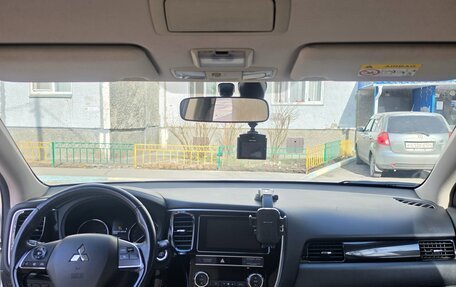 Mitsubishi Outlander III рестайлинг 3, 2018 год, 2 200 000 рублей, 6 фотография