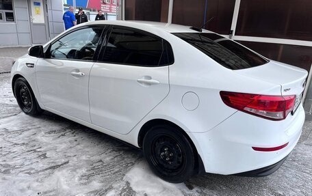 KIA Rio III рестайлинг, 2016 год, 915 000 рублей, 3 фотография