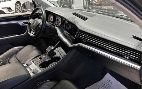 Volkswagen Touareg III, 2019 год, 4 150 000 рублей, 19 фотография