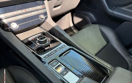Jaguar F-Pace, 2017 год, 2 990 000 рублей, 23 фотография