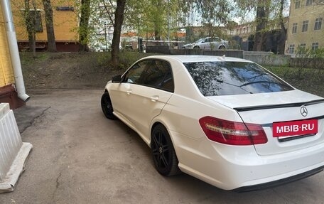 Mercedes-Benz E-Класс, 2013 год, 1 900 000 рублей, 4 фотография