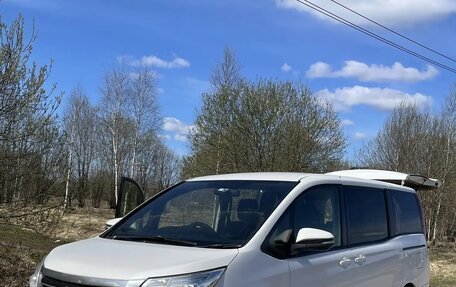Toyota Noah III, 2015 год, 1 640 000 рублей, 4 фотография