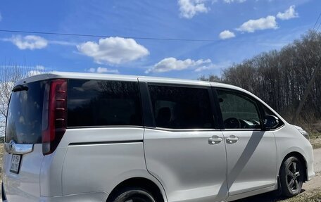Toyota Noah III, 2015 год, 1 640 000 рублей, 3 фотография