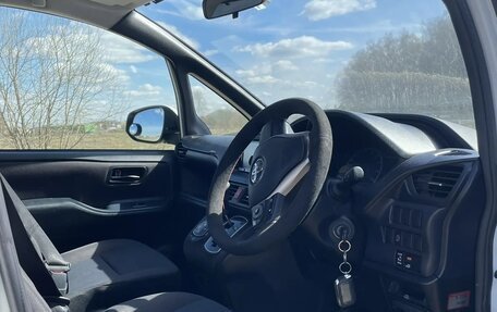 Toyota Noah III, 2015 год, 1 640 000 рублей, 8 фотография