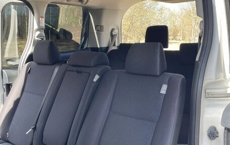 Toyota Noah III, 2015 год, 1 640 000 рублей, 5 фотография