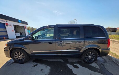 Chrysler Town & Country V рестайлинг, 2013 год, 1 700 000 рублей, 4 фотография