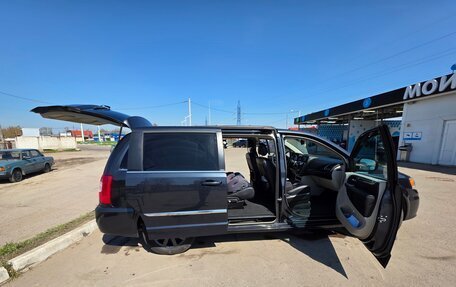 Chrysler Town & Country V рестайлинг, 2013 год, 1 700 000 рублей, 13 фотография