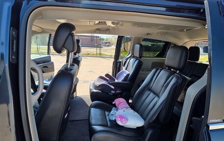 Chrysler Town & Country V рестайлинг, 2013 год, 1 700 000 рублей, 21 фотография