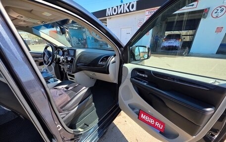 Chrysler Town & Country V рестайлинг, 2013 год, 1 700 000 рублей, 15 фотография