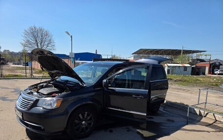 Chrysler Town & Country V рестайлинг, 2013 год, 1 700 000 рублей, 24 фотография