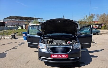 Chrysler Town & Country V рестайлинг, 2013 год, 1 700 000 рублей, 23 фотография