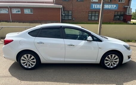 Opel Astra J, 2013 год, 1 050 000 рублей, 4 фотография