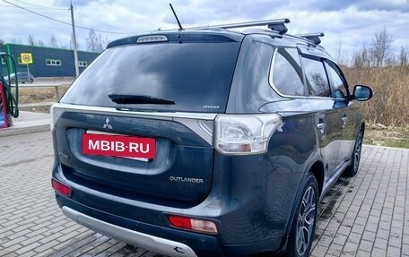 Mitsubishi Outlander III рестайлинг 3, 2014 год, 1 799 000 рублей, 5 фотография