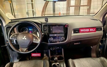 Mitsubishi Outlander III рестайлинг 3, 2014 год, 1 799 000 рублей, 8 фотография