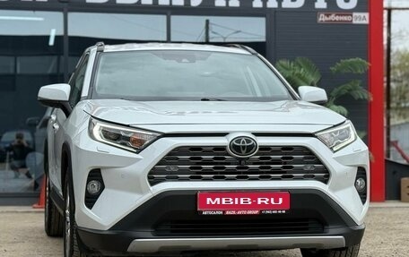 Toyota RAV4, 2020 год, 3 350 000 рублей, 3 фотография