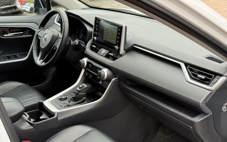 Toyota RAV4, 2020 год, 3 350 000 рублей, 16 фотография