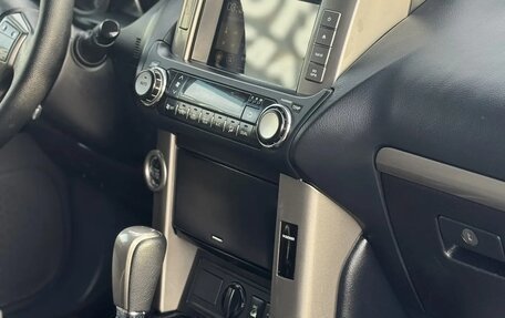 Toyota Land Cruiser Prado 150 рестайлинг 2, 2010 год, 1 780 000 рублей, 12 фотография